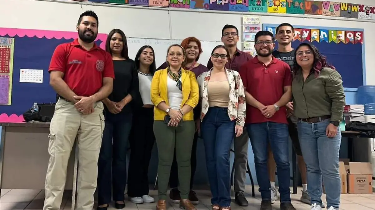 El instructor Alexis Machado expuso ante un grupo de docentes, lo relacionado a primeros auxilios